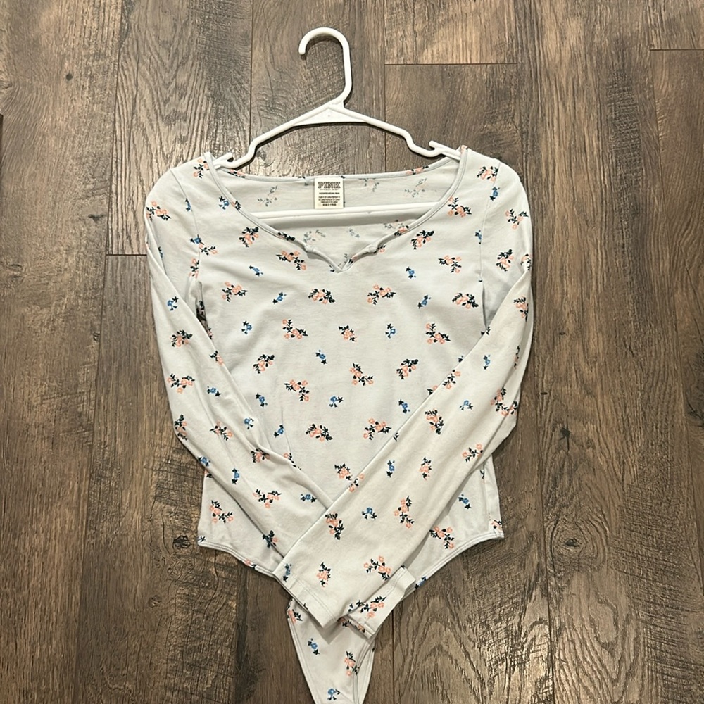 victoria’s secret pink floral cotton bodysuit ♡